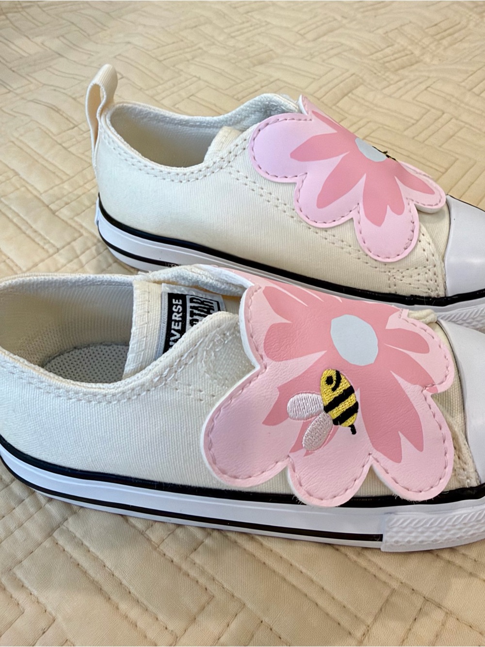 NWB, Converse Kids White Slip-On Sneakers with Pink Flower and Bee Patch Sz 7
